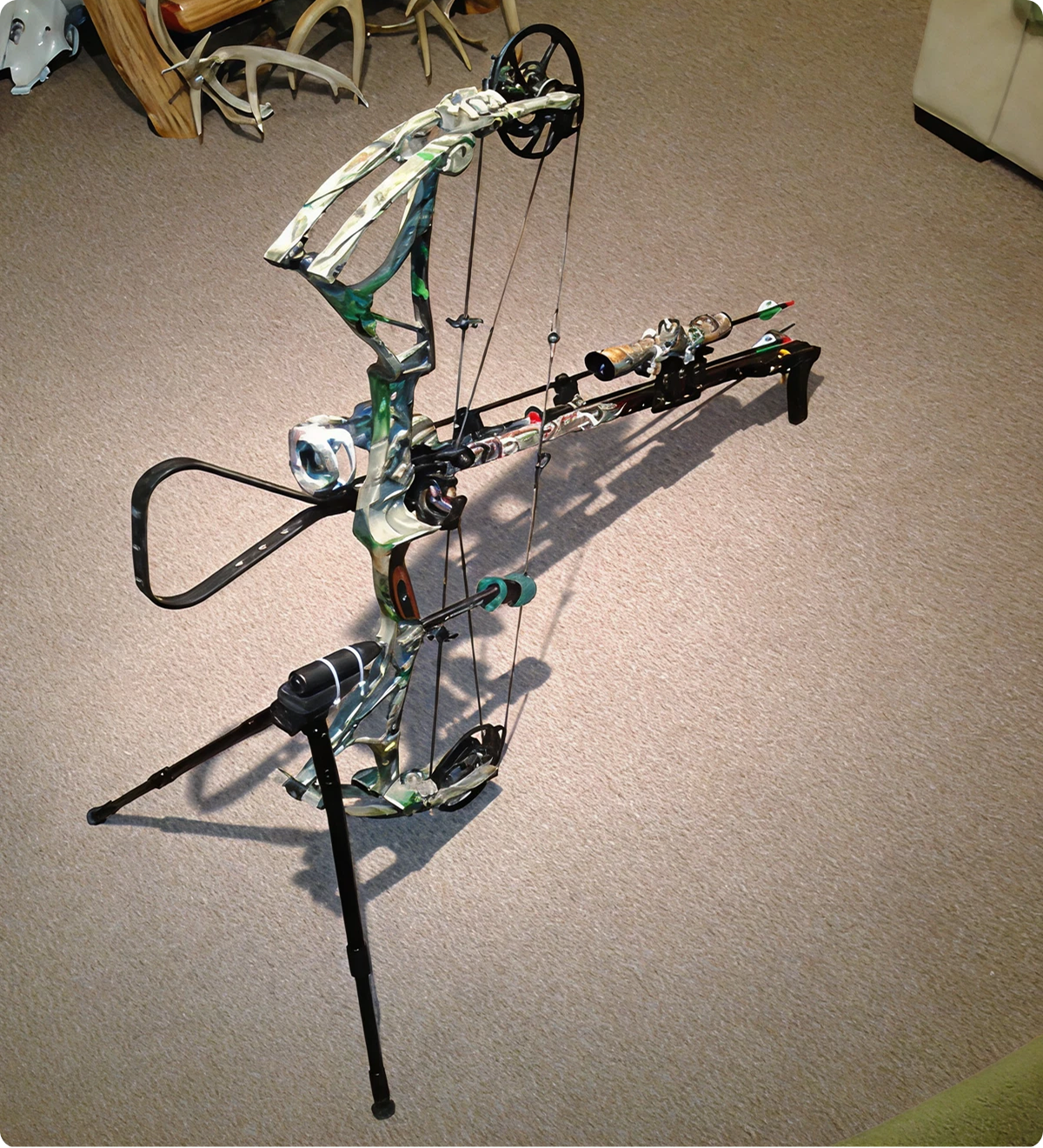 Compound bow with camouflage pattern