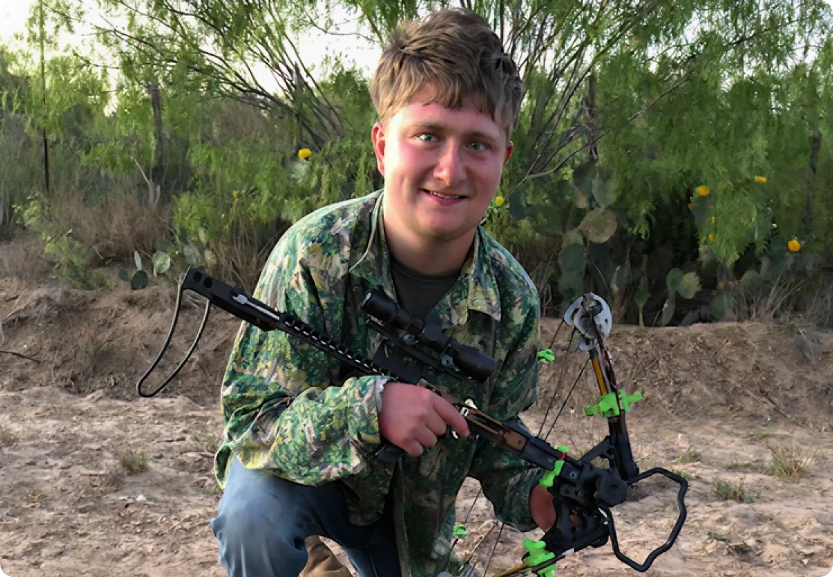 Man in camouflage holding a crossbow